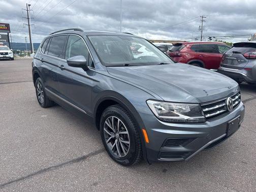 Platinum Gray Metallic 2018 Volkswagen Tiguan 2.0T SE 4MOTION