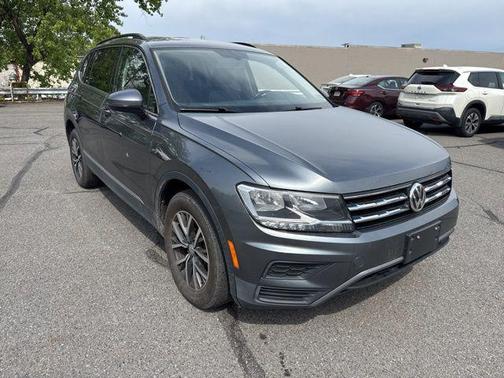 Platinum Gray Metallic 2018 Volkswagen Tiguan 2.0T SE 4MOTION