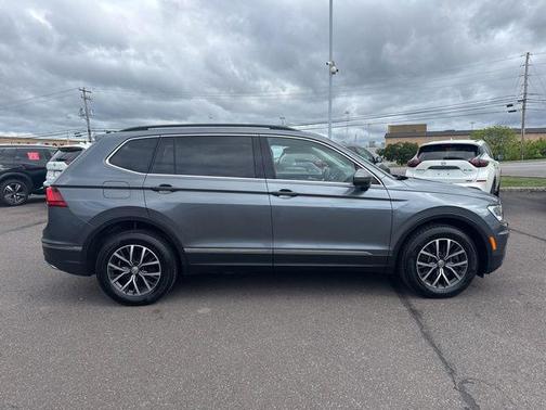Platinum Gray Metallic 2018 Volkswagen Tiguan 2.0T SE 4MOTION