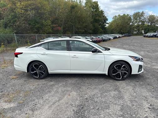 2025 Nissan Altima SR FWD