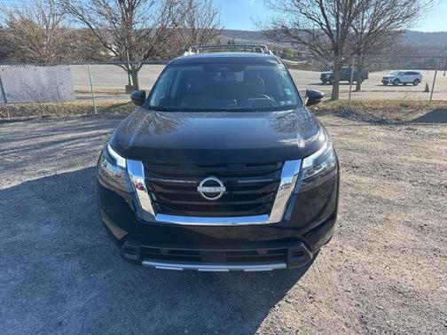 2025 Nissan Pathfinder Platinum 4WD