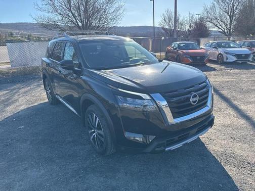 2025 Nissan Pathfinder Platinum 4WD
