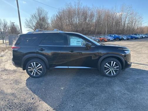 2025 Nissan Pathfinder Platinum 4WD