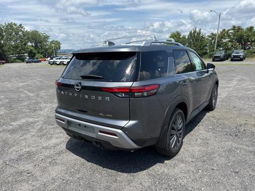 2025 Nissan Pathfinder SL 4WD