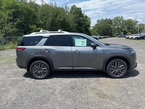 2025 Nissan Pathfinder SL 4WD