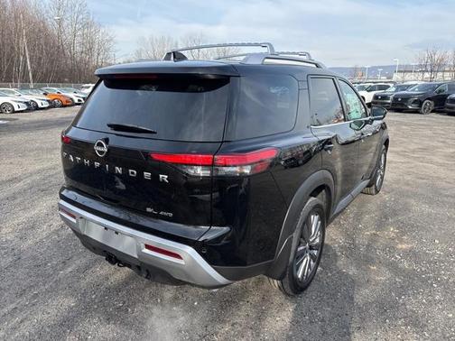 2025 Nissan Pathfinder SL 4WD