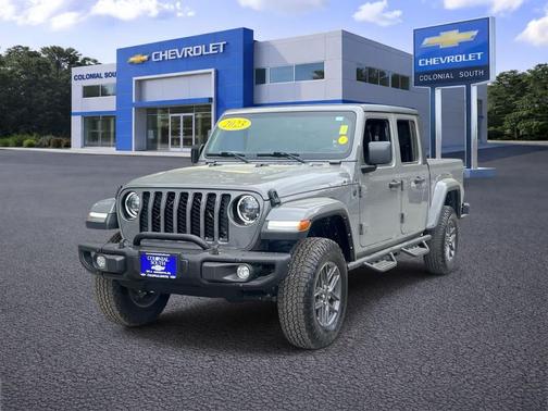 Sting-Gray Clearcoat 2023 Jeep Gladiator Freedom 4x4