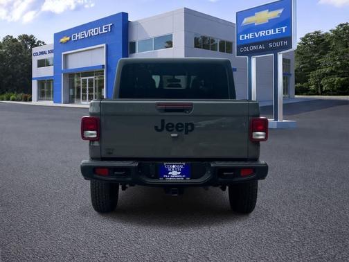 Sting-Gray Clearcoat 2023 Jeep Gladiator Freedom 4x4
