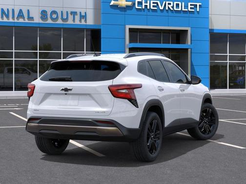 Summit White 2026 Chevrolet Trax FWD ACTIV