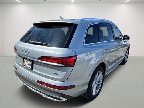2024 Audi Q7 55 Premium Plus