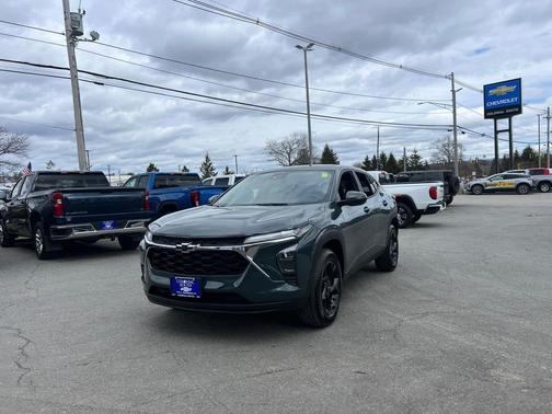2025 Chevrolet Trax LS