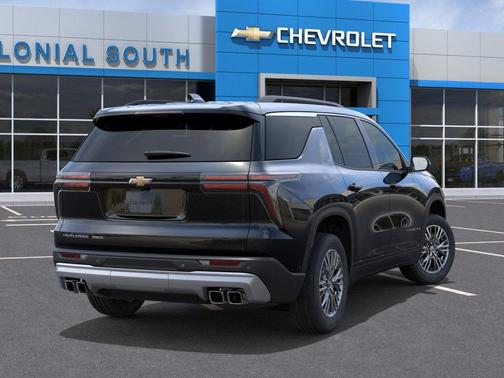 Mosaic Black Metallic 2027 Chevrolet Traverse LT
