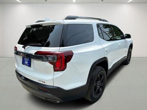 2023 GMC Acadia AWD AT4