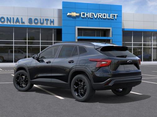 Mosaic Black Metallic 2026 Chevrolet Trax LT