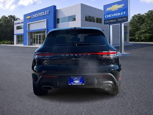 2025 Porsche Macan AWD