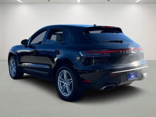 2025 Porsche Macan AWD