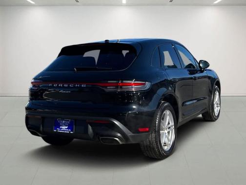2025 Porsche Macan AWD