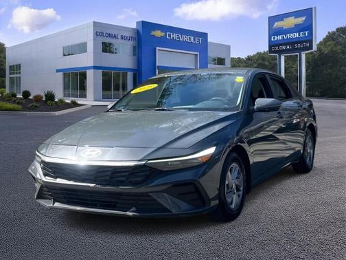 2025 Hyundai ELANTRA SE