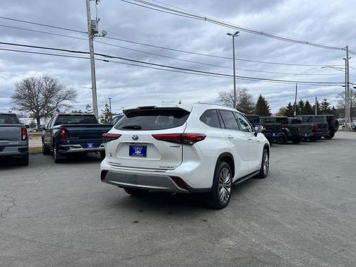 2020 Toyota Highlander Hybrid Platinum