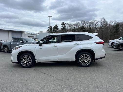 2020 Toyota Highlander Hybrid Platinum