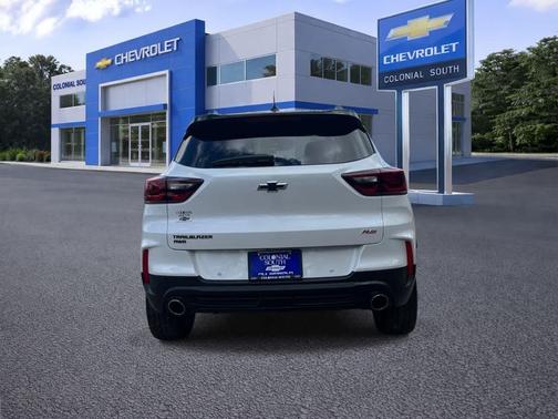 Iridescent Pearl Tricoat 2025 Chevrolet Trailblazer RS
