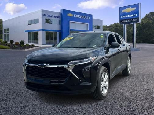 Mosaic Black Metallic 2024 Chevrolet Trax LS