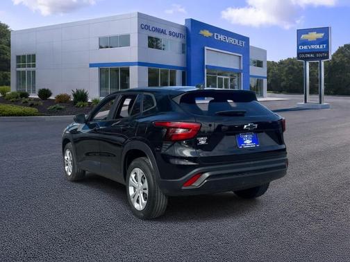 Mosaic Black Metallic 2024 Chevrolet Trax LS