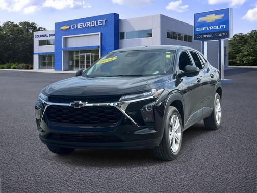 Mosaic Black Metallic 2024 Chevrolet Trax LS