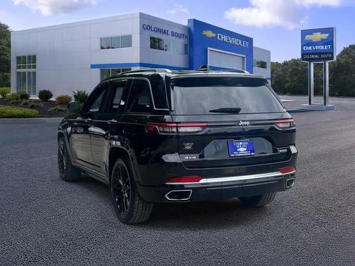 Diamond Black Crystal Pearlcoat 2023 Jeep Grand Cherokee Summit