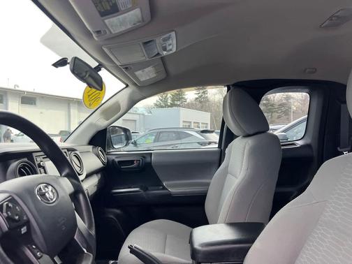 2017 Toyota Tacoma SR