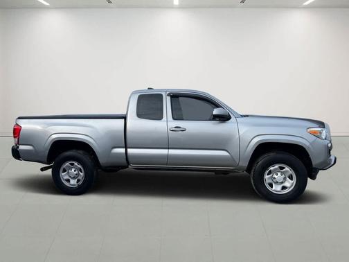 2017 Toyota Tacoma SR