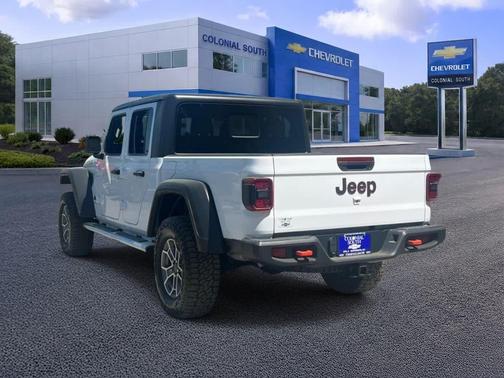 Bright White Clearcoat 2024 Jeep Gladiator Mojave