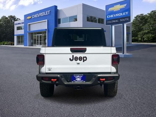 Bright White Clearcoat 2024 Jeep Gladiator Mojave