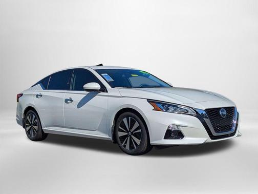 White 2021 Nissan Altima 2.5 SL