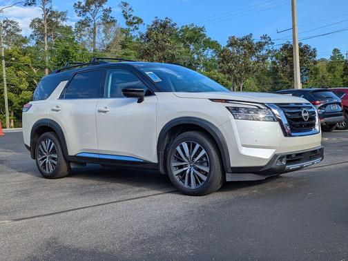 White 2 Tone 2022 Nissan Pathfinder Platinum