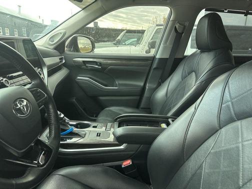 2020 Toyota Highlander Hybrid Platinum