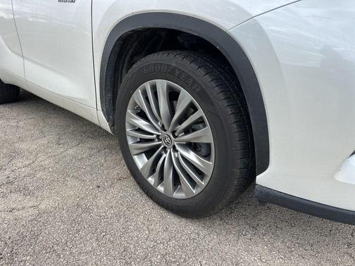 2020 Toyota Highlander Hybrid Platinum