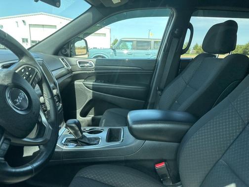 Billet Silver Metallic Clearcoat 2018 Jeep Grand Cherokee Laredo