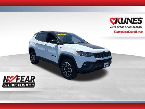 Bright White Clearcoat 2025 Jeep Compass Trailhawk