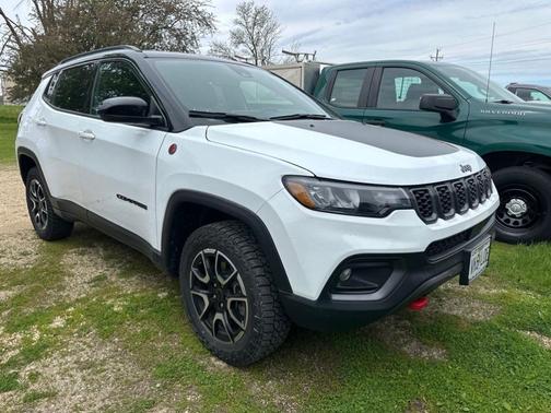 Bright White Clearcoat 2025 Jeep Compass Trailhawk