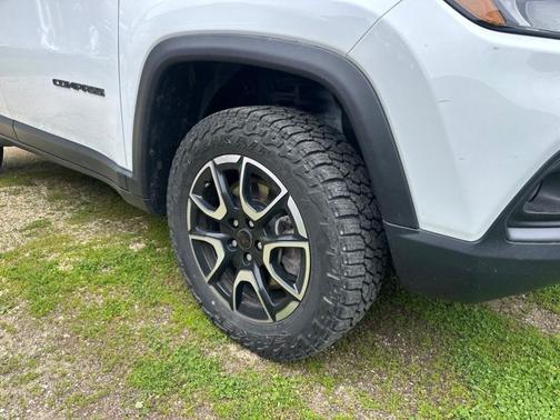 Bright White Clearcoat 2025 Jeep Compass Trailhawk