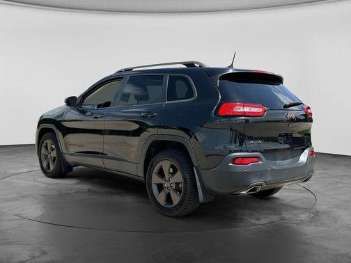 Brilliant Black Crystal Pearlcoat 2016 Jeep Cherokee Latitude