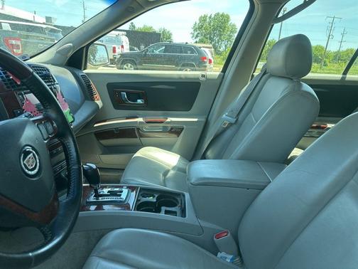 Light Platinum 2004 Cadillac SRX Base
