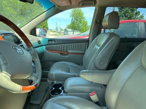 Natural White 2006 Toyota Sienna XLE Limited