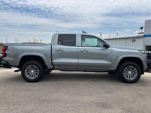 Sterling Gray Metallic 2026 Chevrolet Colorado LT