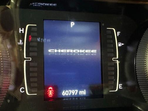 Bright White Clearcoat 2019 Jeep Cherokee Latitude