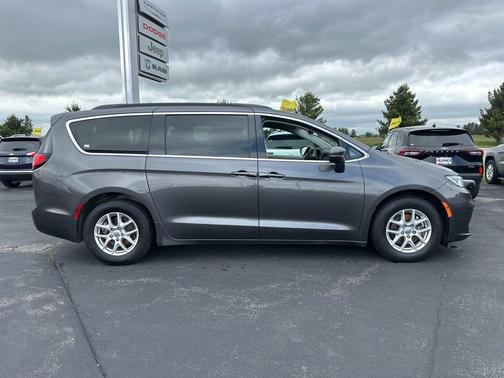 Granite Crystal Clearcoat Metallic 2022 Chrysler Pacifica Touring-L