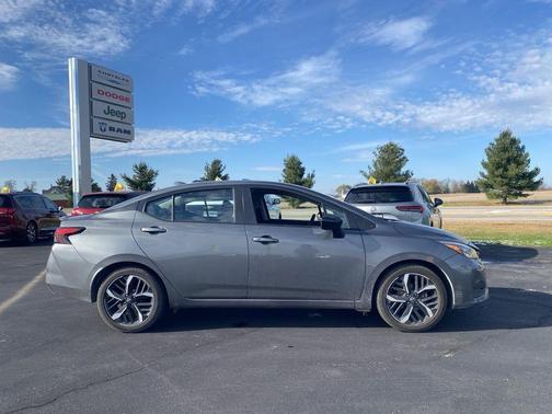 2024 Nissan Versa 1.6 SR