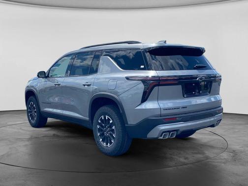 Sterling Gray Metallic 2026 Chevrolet Traverse Z71