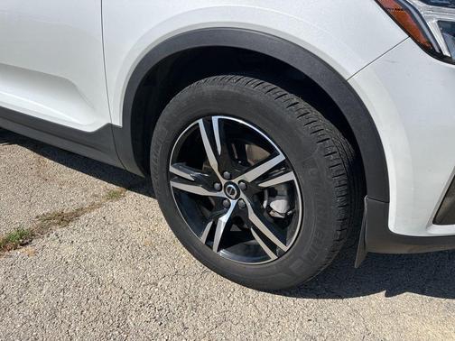 2024 Volvo XC40 B5 Core